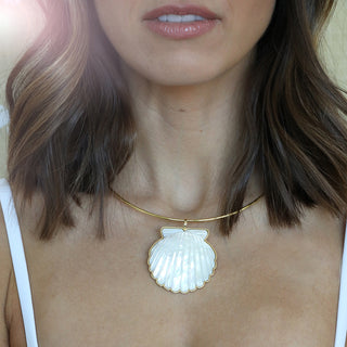 Scallop Shell Pendant + Neck Wire